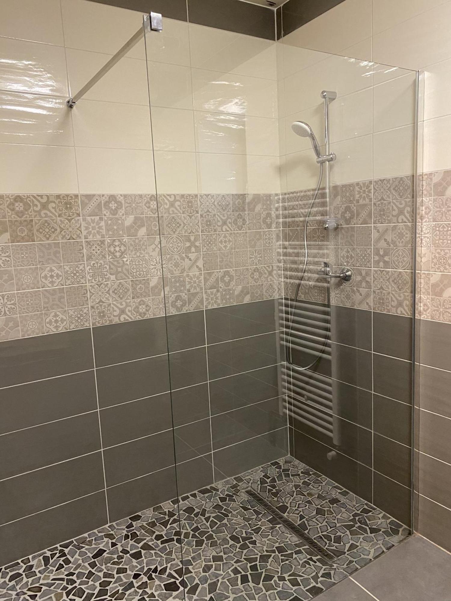 Maison Piscine Et Jacuzzi Saint-Germain-des-Fosses ห้อง รูปภาพ